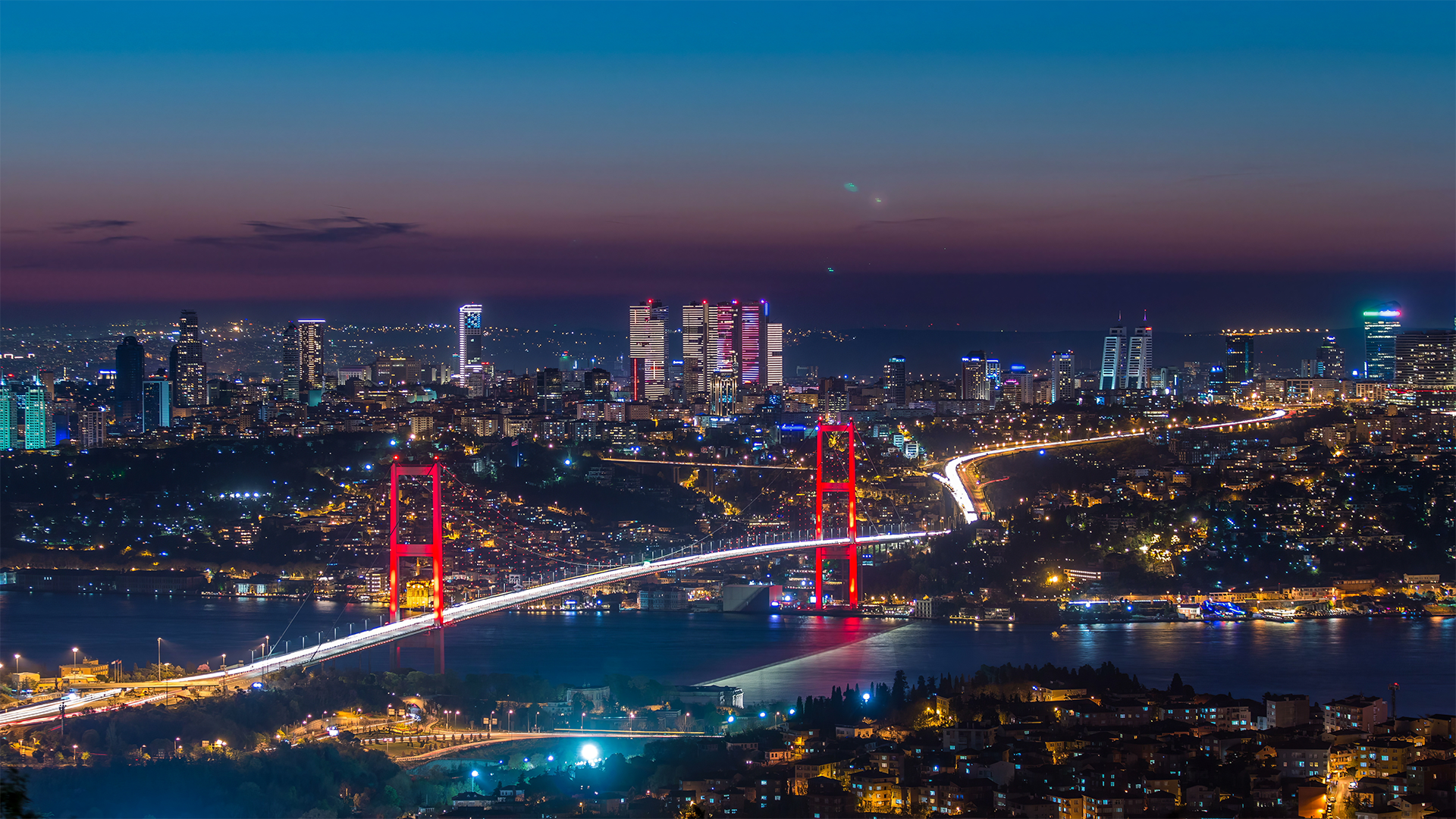 İstanbul Boğazı ve şehir silüeti